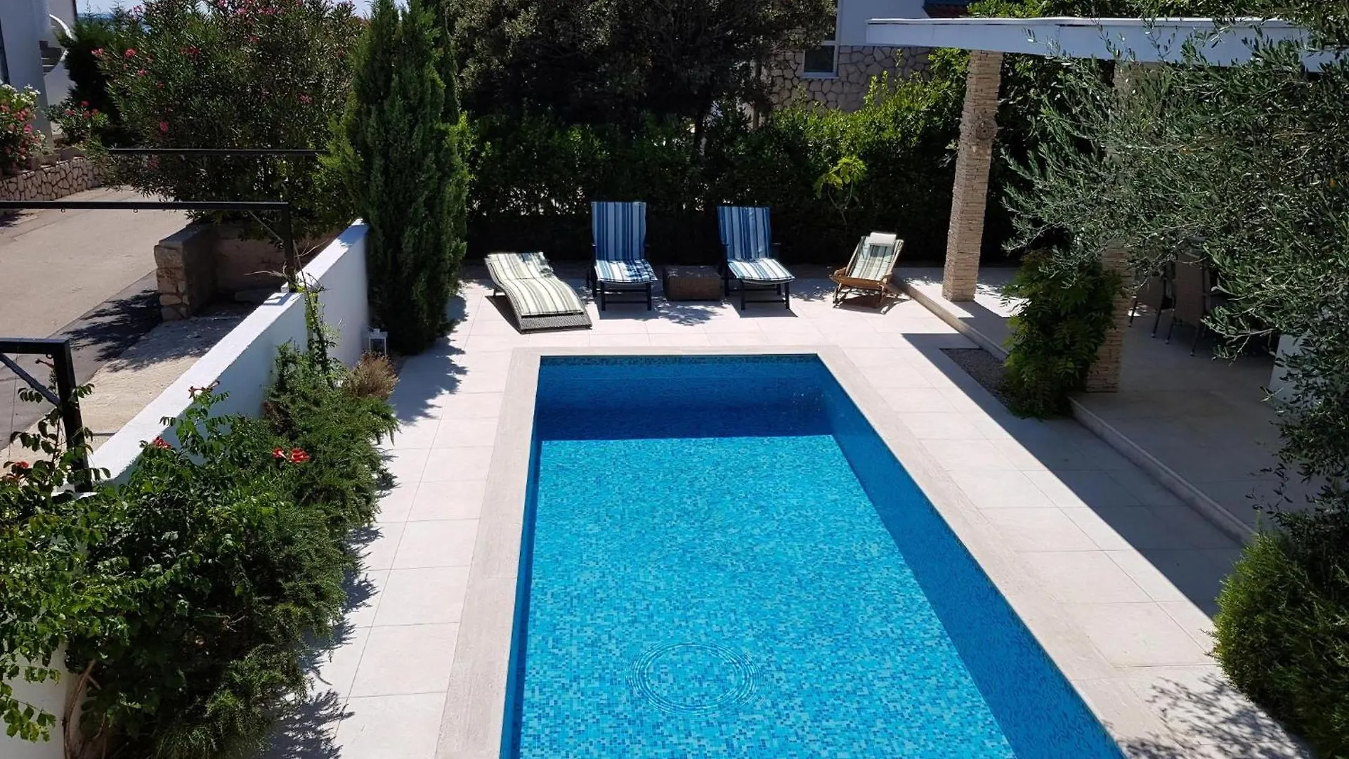 Apartment After All Wohnung Mit Pool In Mandre, Pag